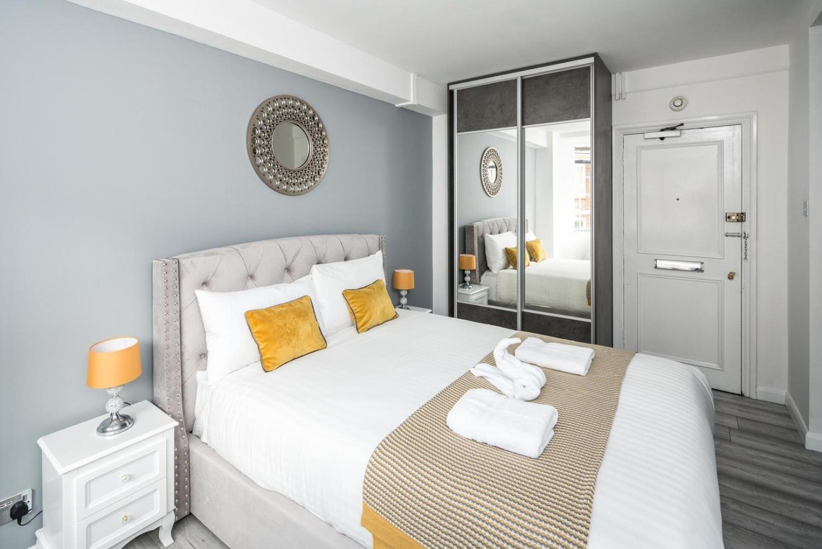 New Sleek & Modern Studio In The Heart Of Chelsea Лондон Екстериор снимка