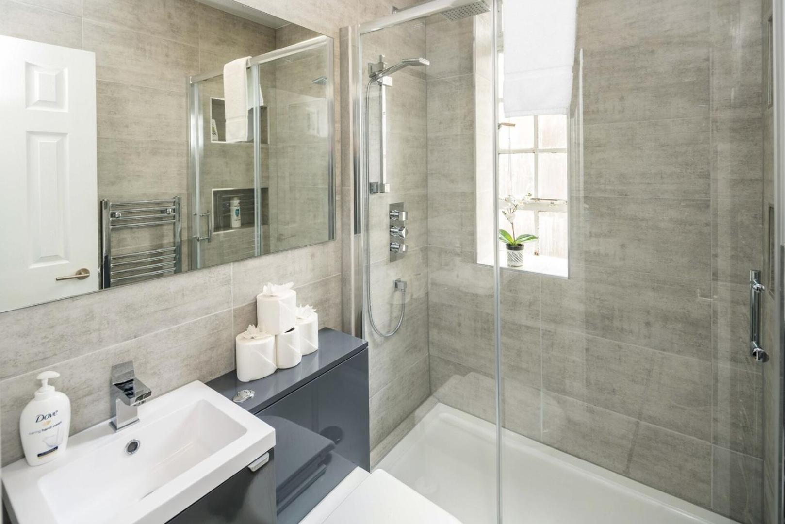 New Sleek & Modern Studio In The Heart Of Chelsea Лондон Екстериор снимка