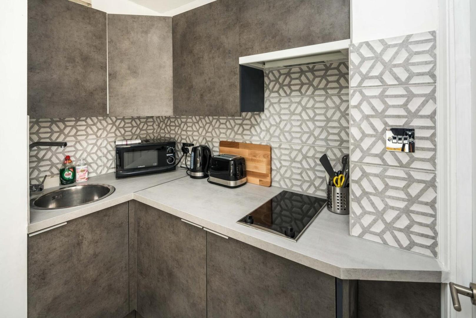 New Sleek & Modern Studio In The Heart Of Chelsea Лондон Екстериор снимка